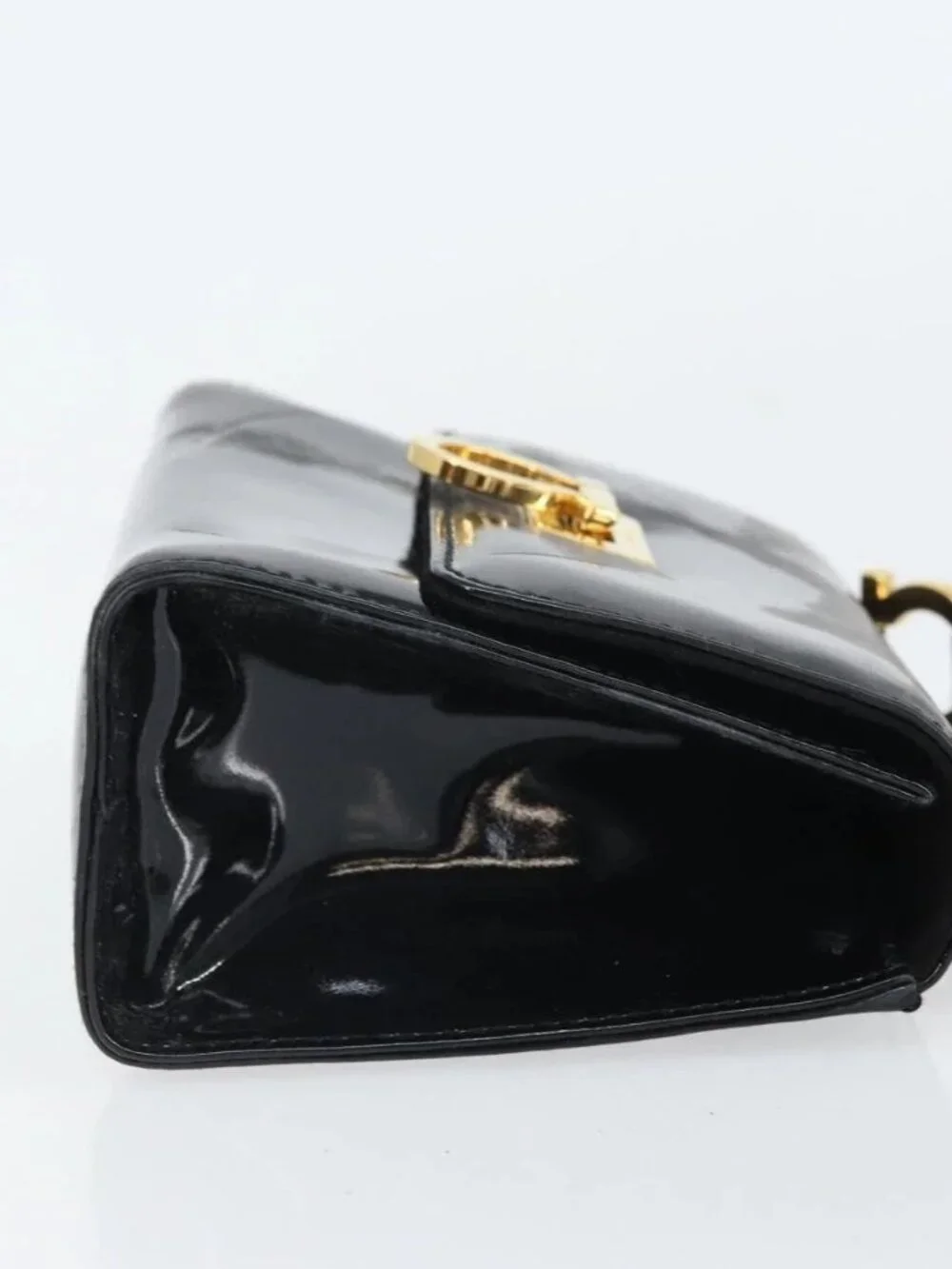 Salvatore Ferragamo Gancini Shoulder Bag Patent leather Black Gold Auth 162253